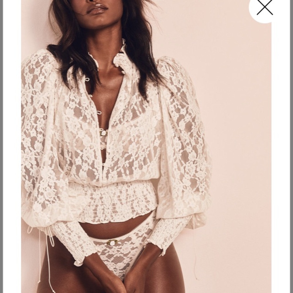 FOR LOVE LEMONS LACE TOP